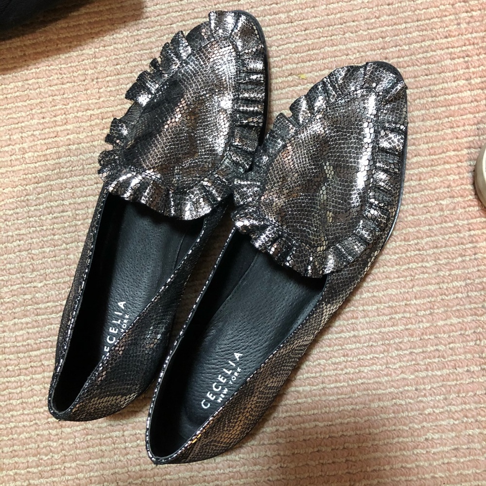 CECELIA silver flats women size 9.5